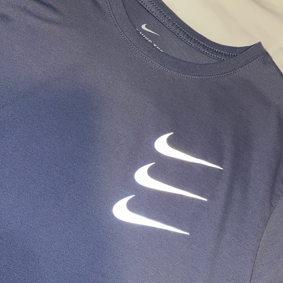 Nike Dri-Fit Men’s M Running Tee (Limited Edition) - Picture 3 of 4